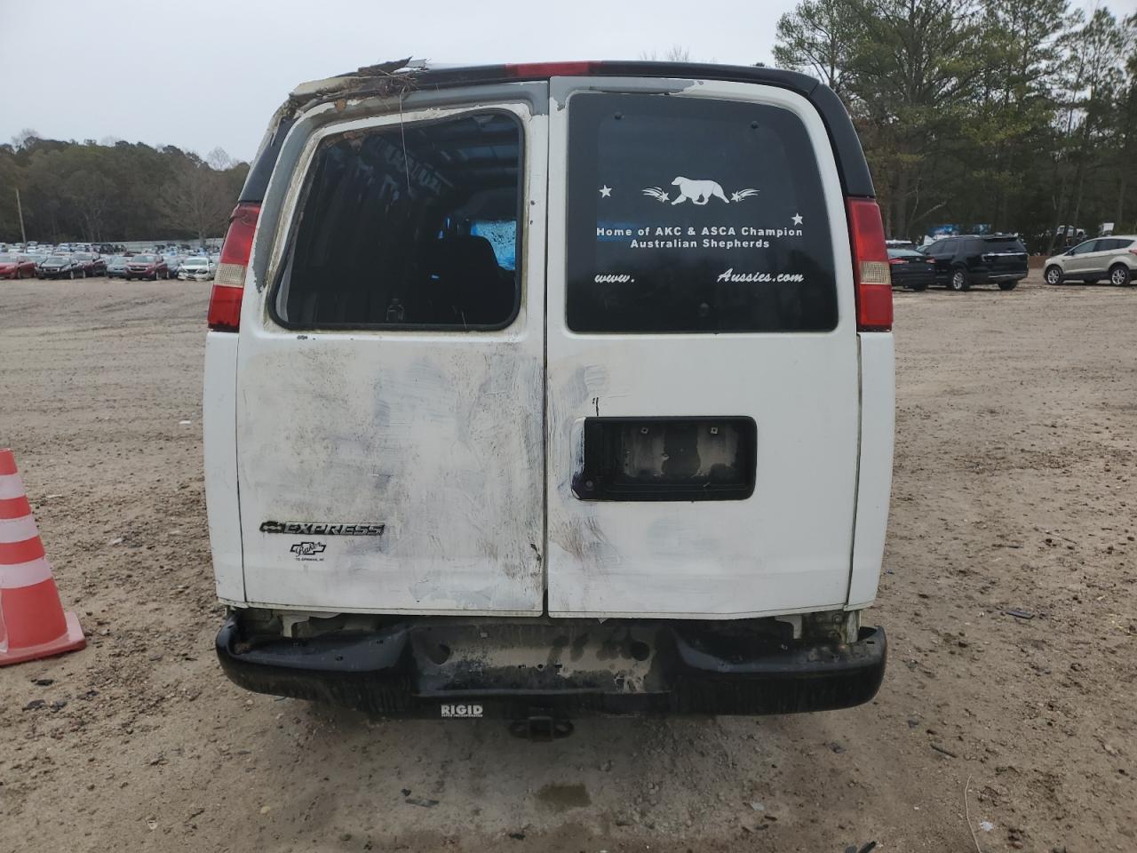 2009 Chevrolet Express - Image 6