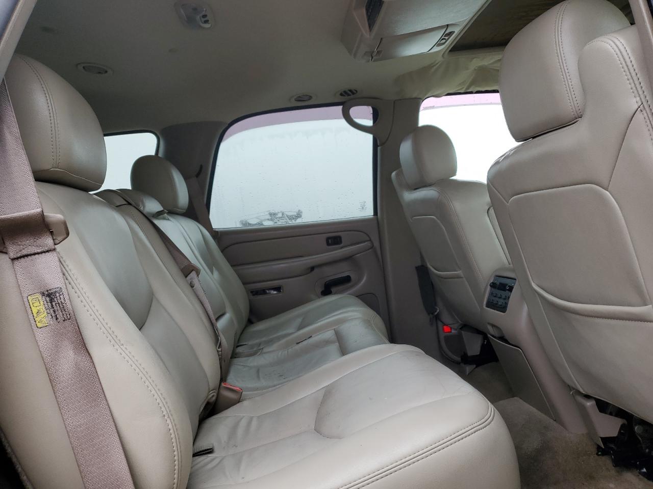 2005 Chevrolet Tahoe - Image 11