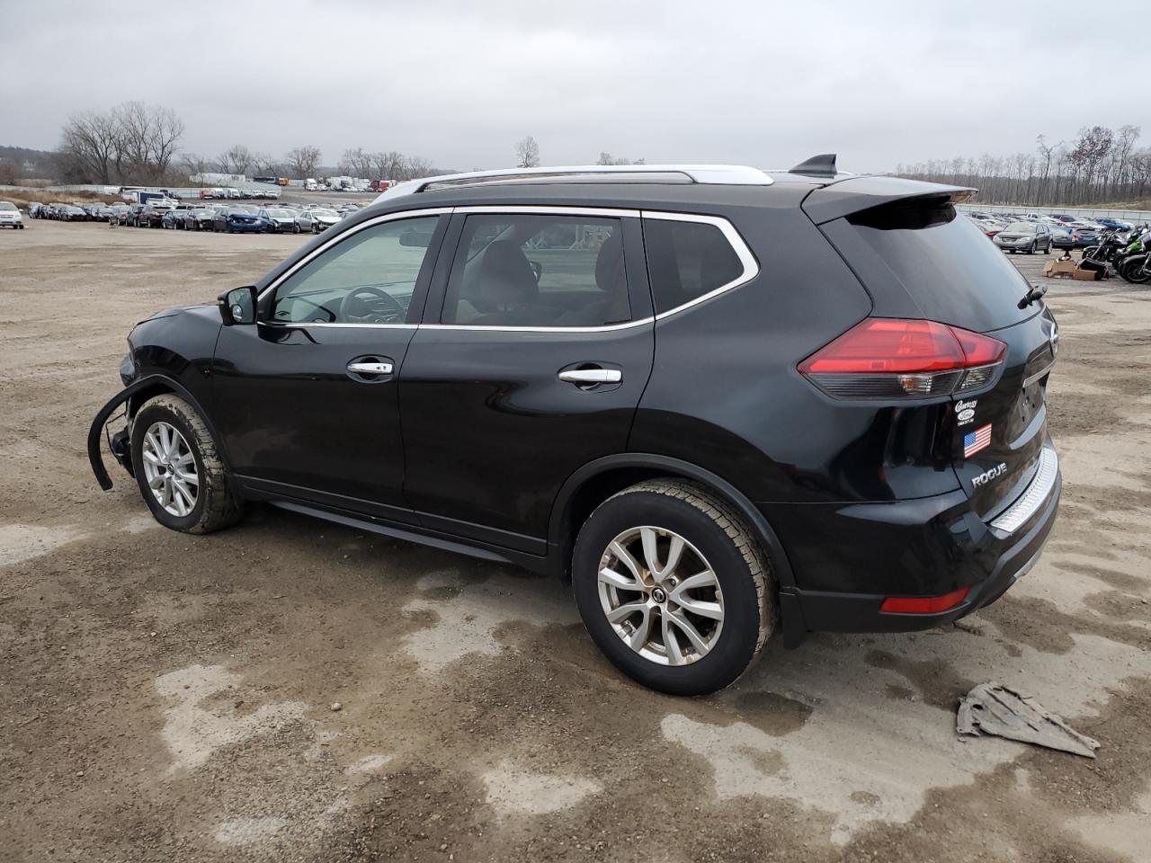 2017 Nissan Rogue - Image 2