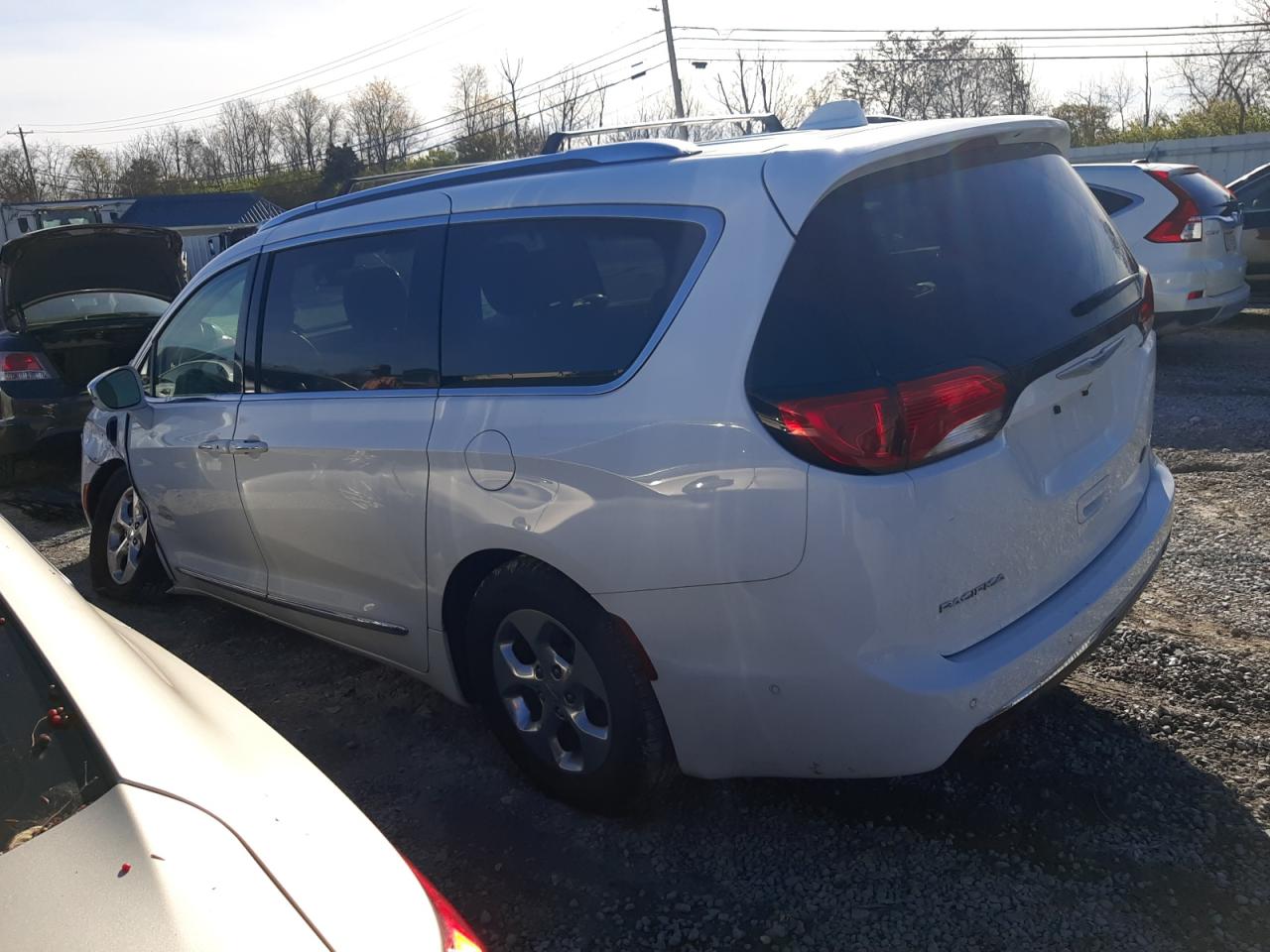 2018 Chrysler Pacifica - Image 2
