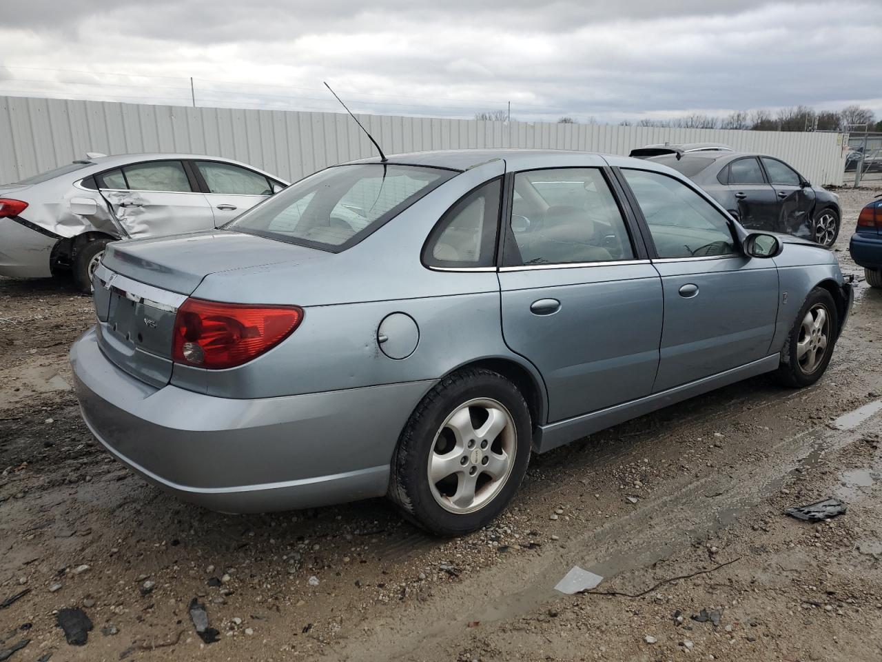 2003 Saturn LW - Image 3