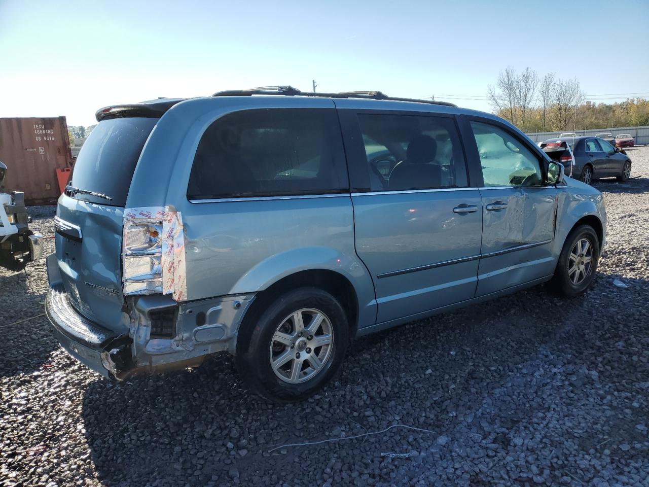 2010 Chrysler Town & Country - Image 3