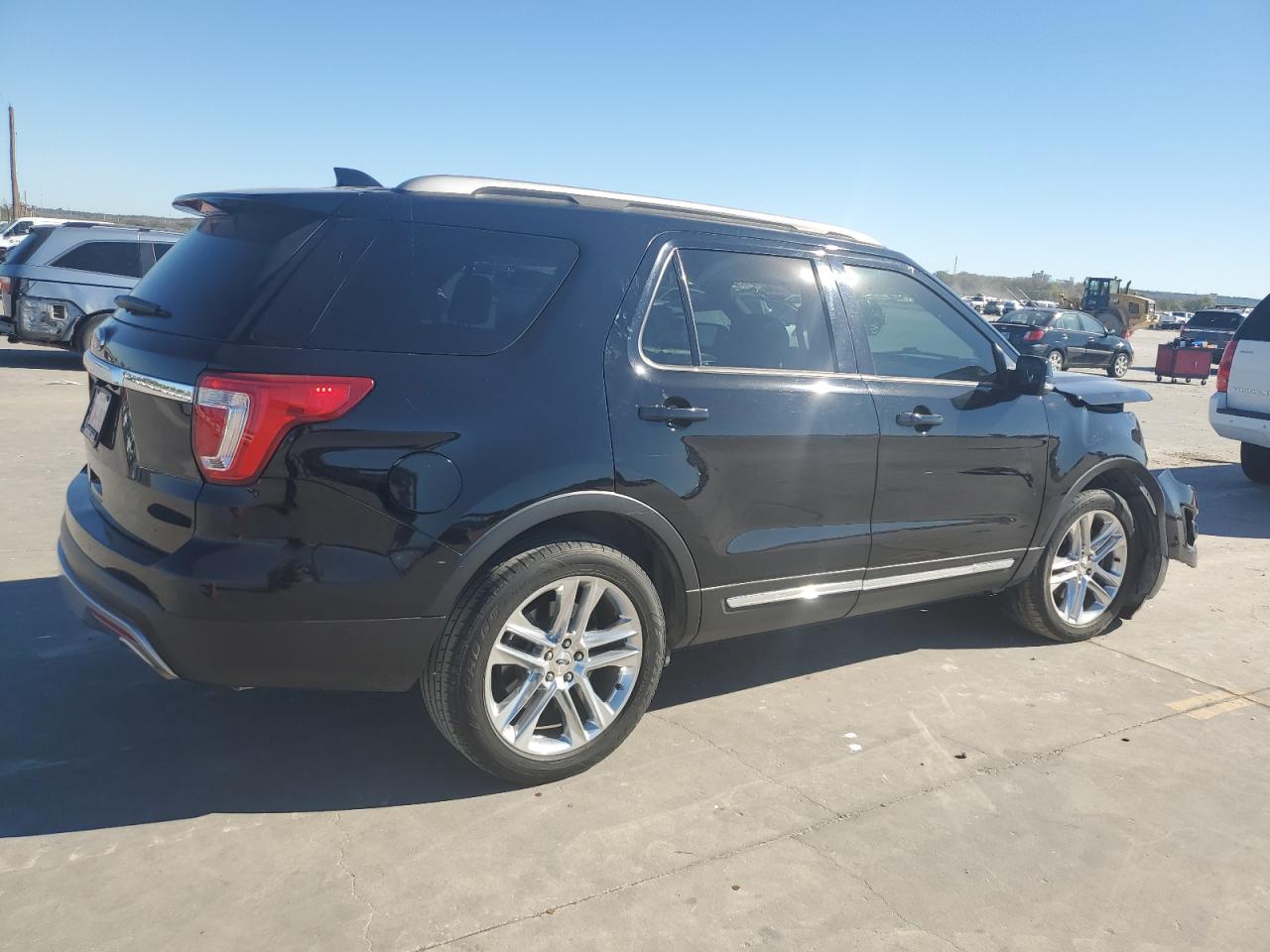 VIN 1FM5K7D8XHGC65645 2017 FORD EXPLORER no.3