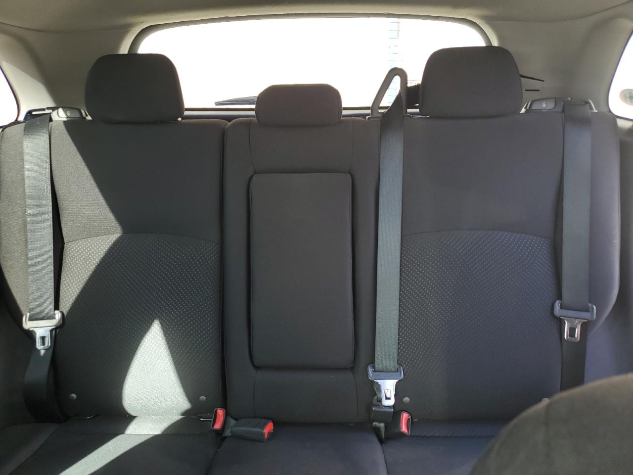 2015 Mitsubishi Outlander - Image 10