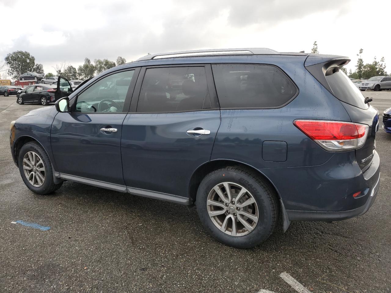 VIN 5N1AR2MN1GC605905 2016 NISSAN PATHFINDER no.2