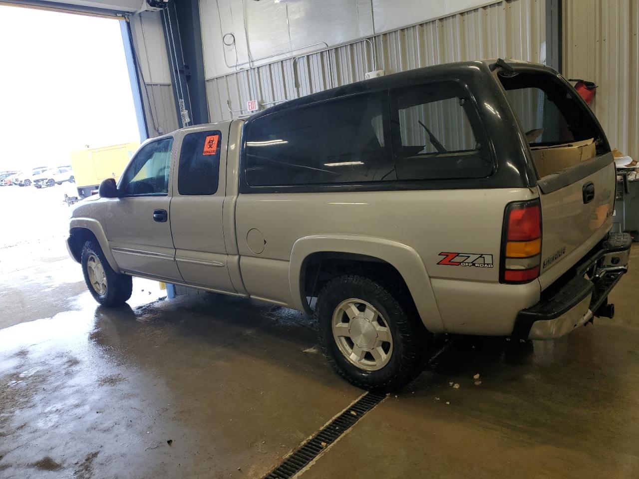 2005 GMC Sierra - Image 2