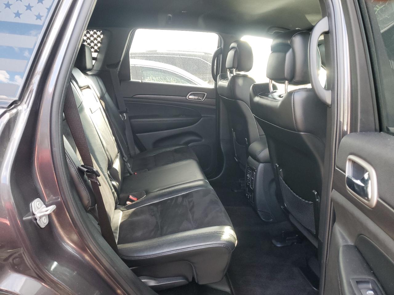 2017 Jeep Grand Cherokee - Image 11
