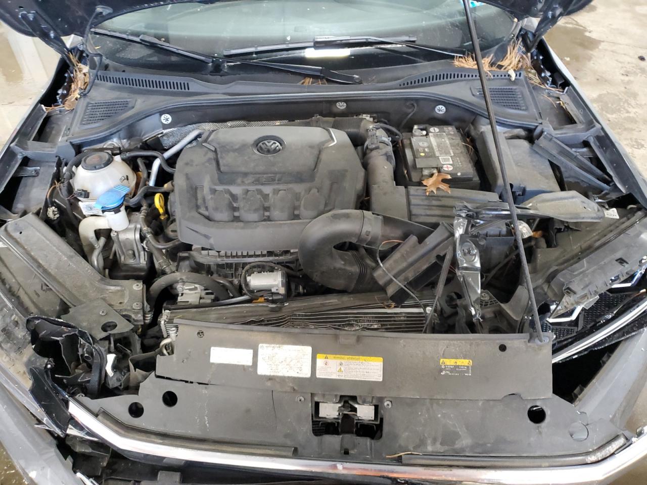 2021 Volkswagen Passat - Image 11