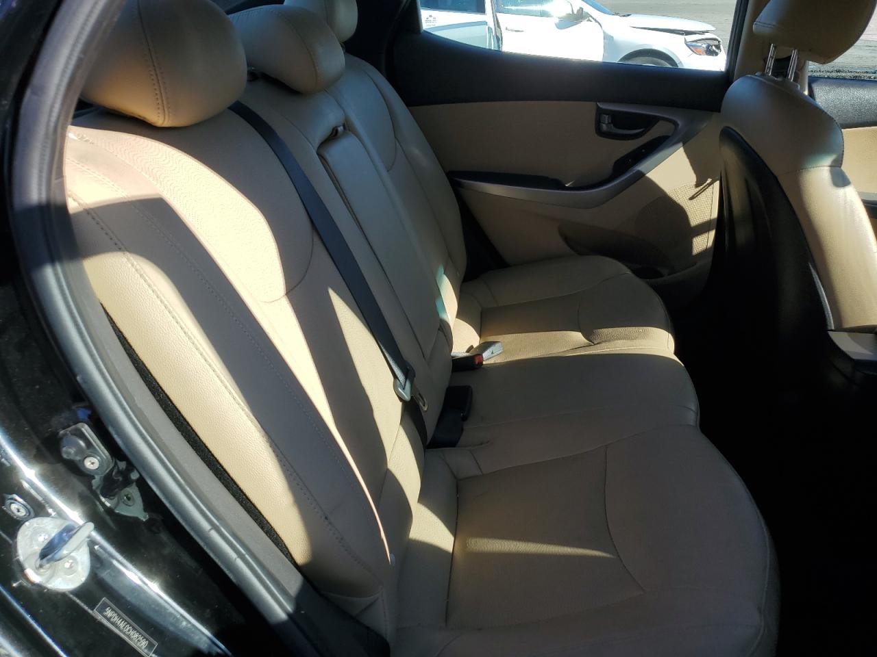 2012 Hyundai Elantra - Image 11