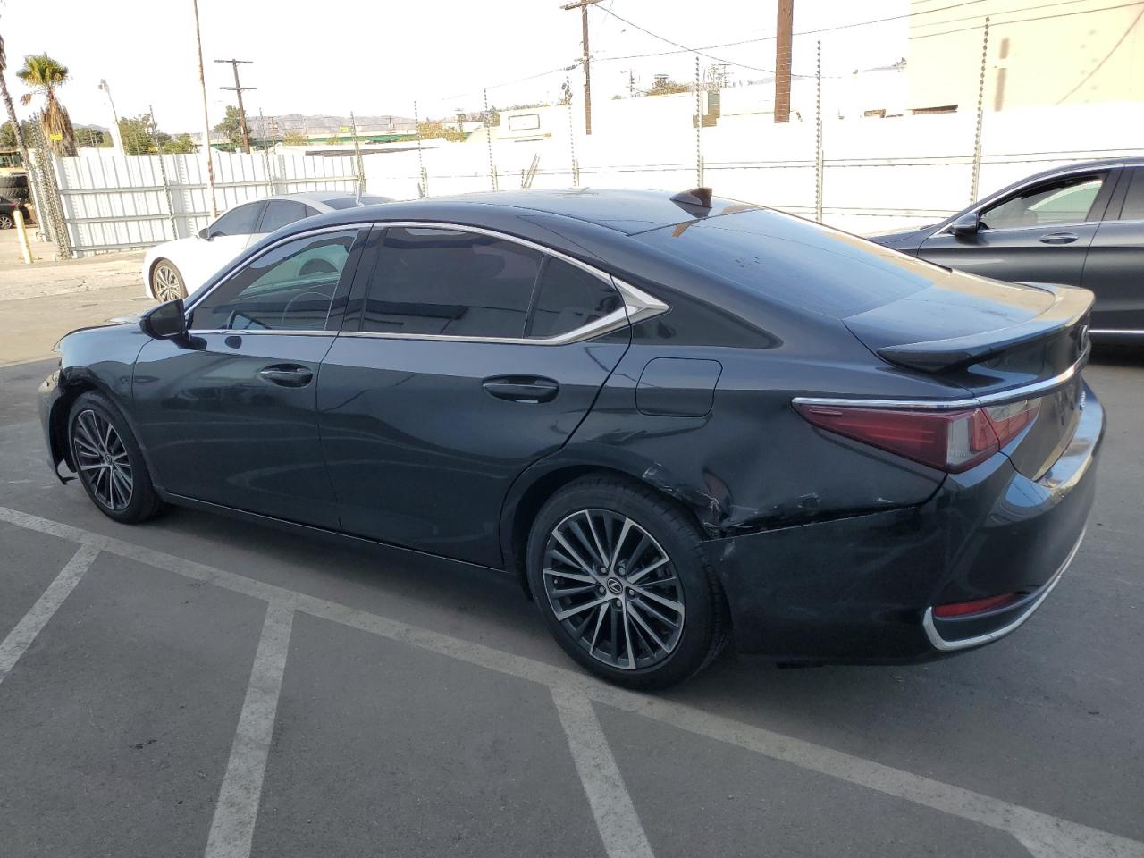 2023 Lexus ES - Image 2