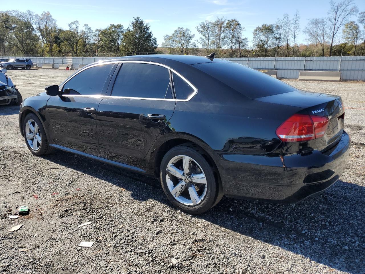 2015 Volkswagen Passat - Image 2