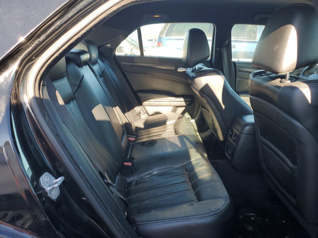 2015 Chrysler 300 - Image 10