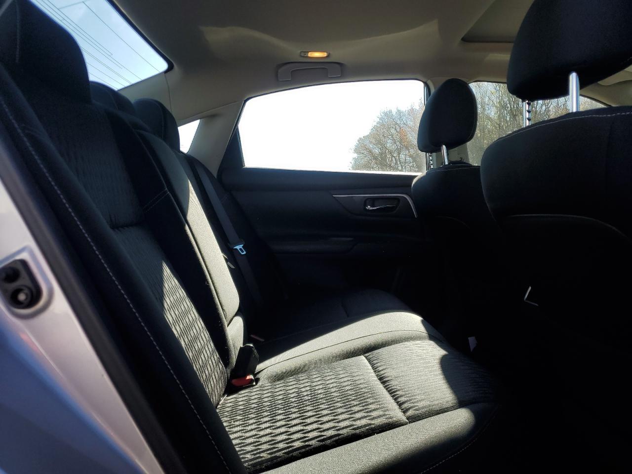 2017 Nissan Altima - Image 10