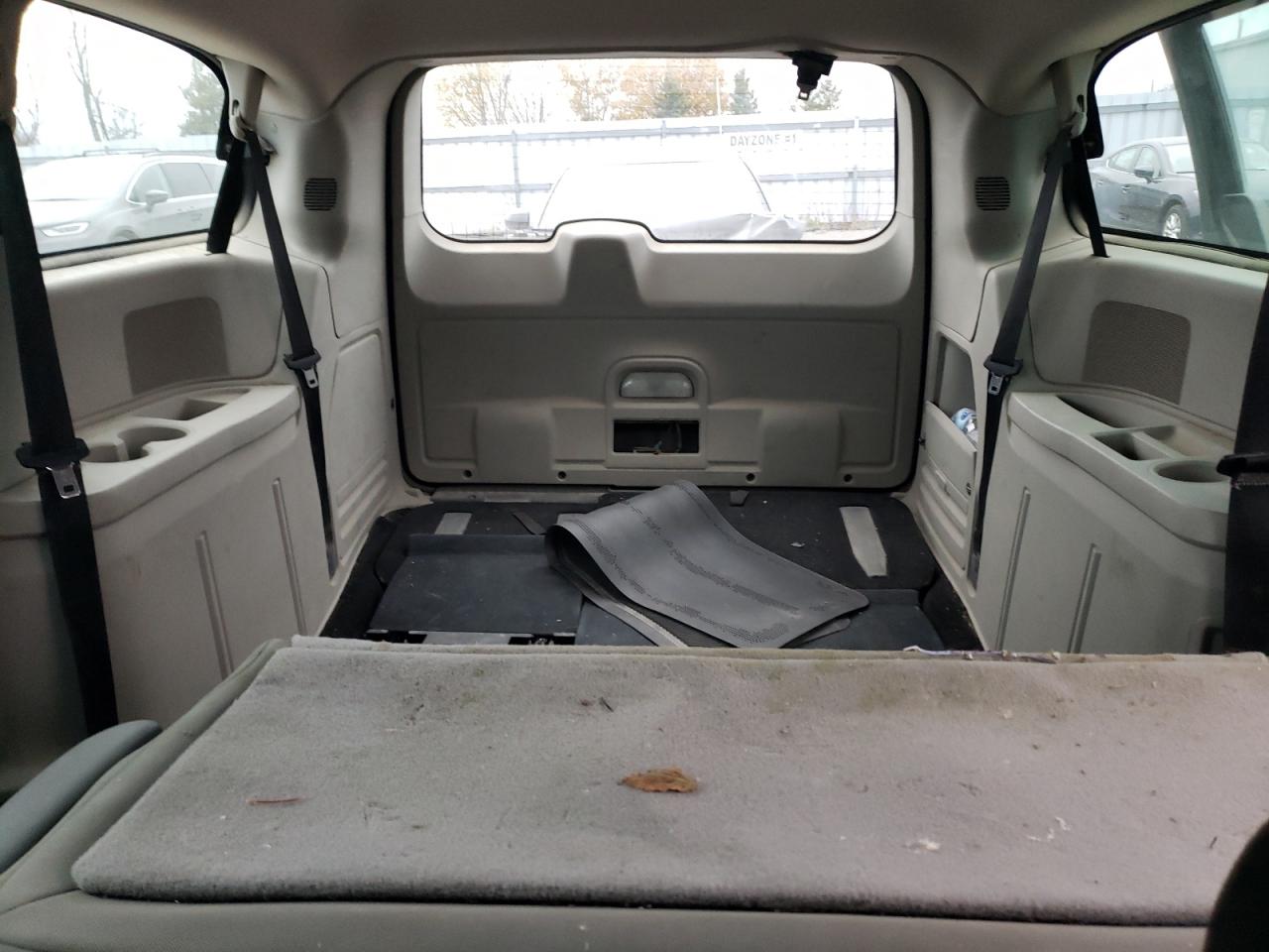2012 Dodge Caravan - Image 10
