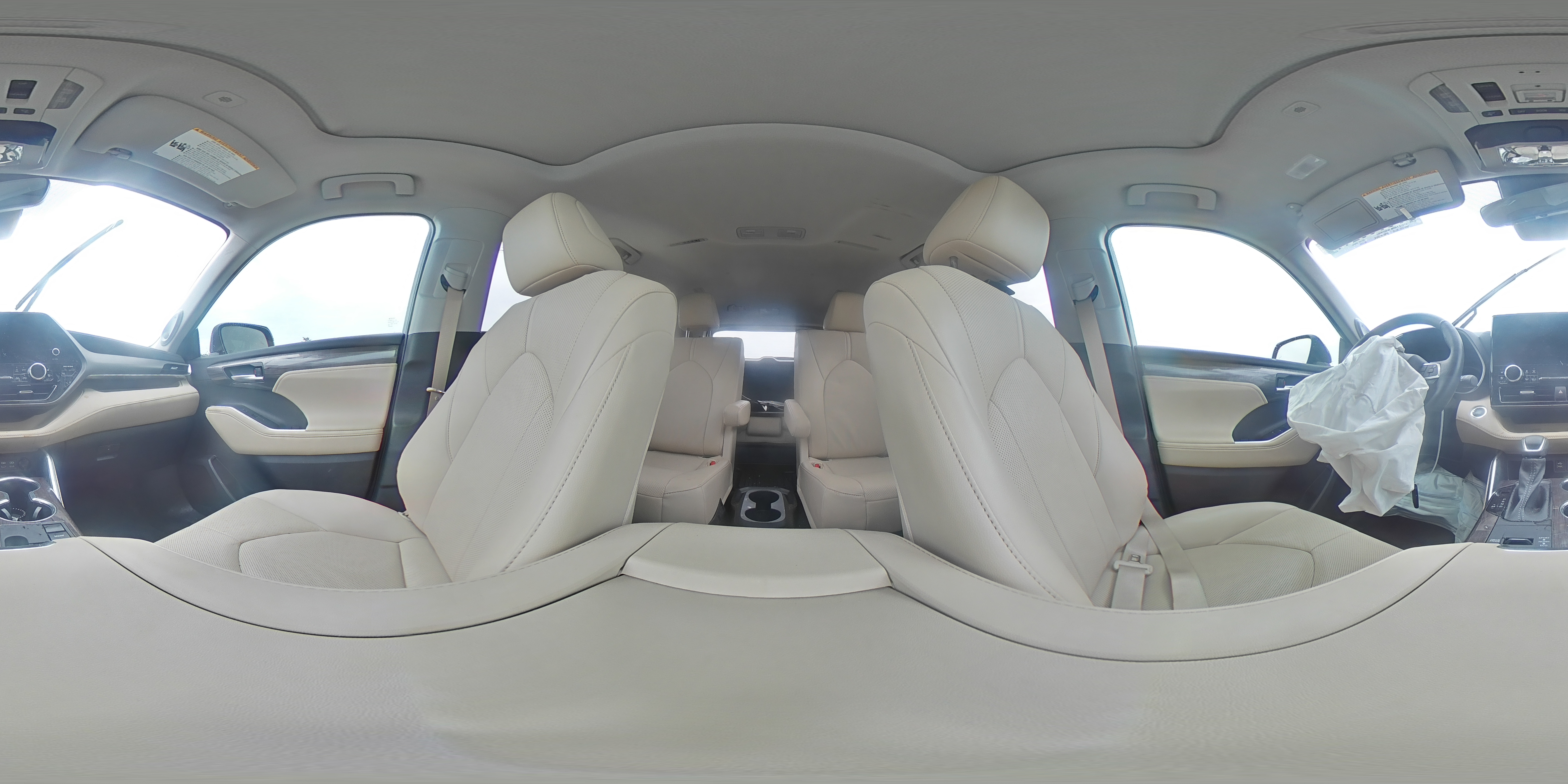 2023 Toyota Highlander - Image 16