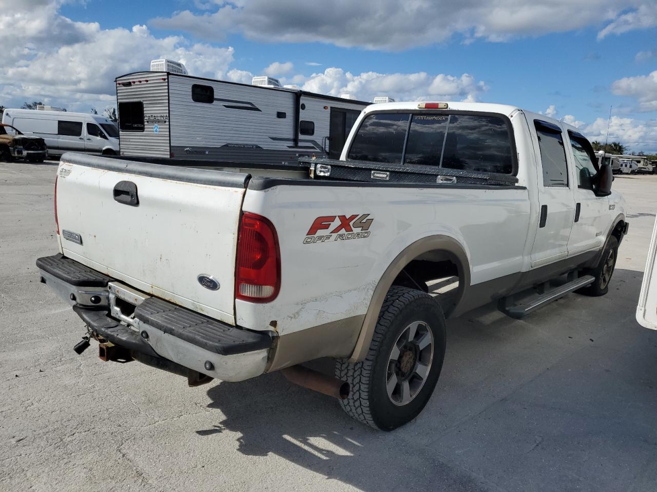 2006 Ford F350 - Image 3