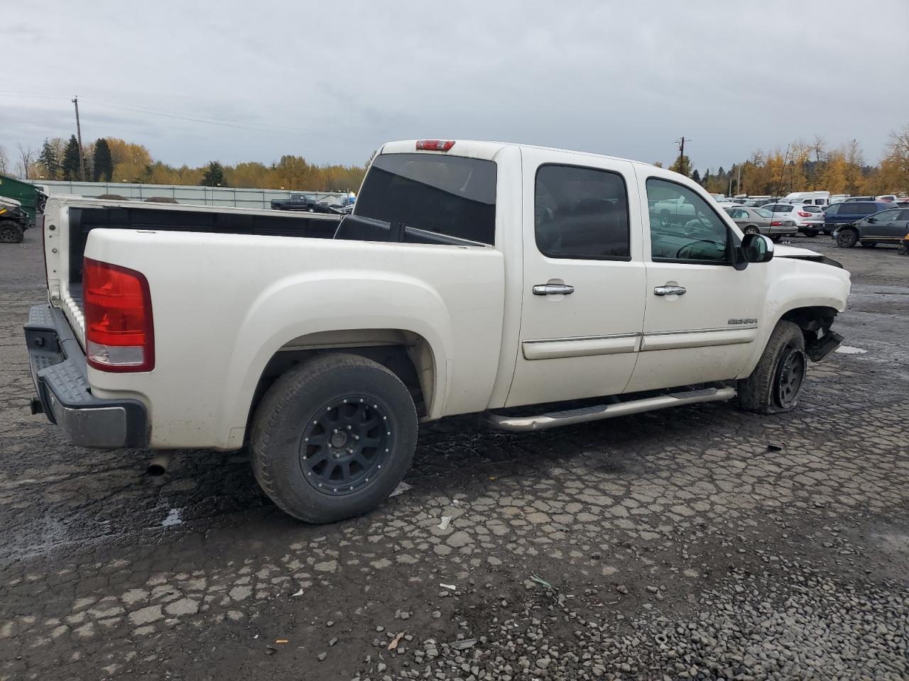 2011 GMC Sierra - Image 3