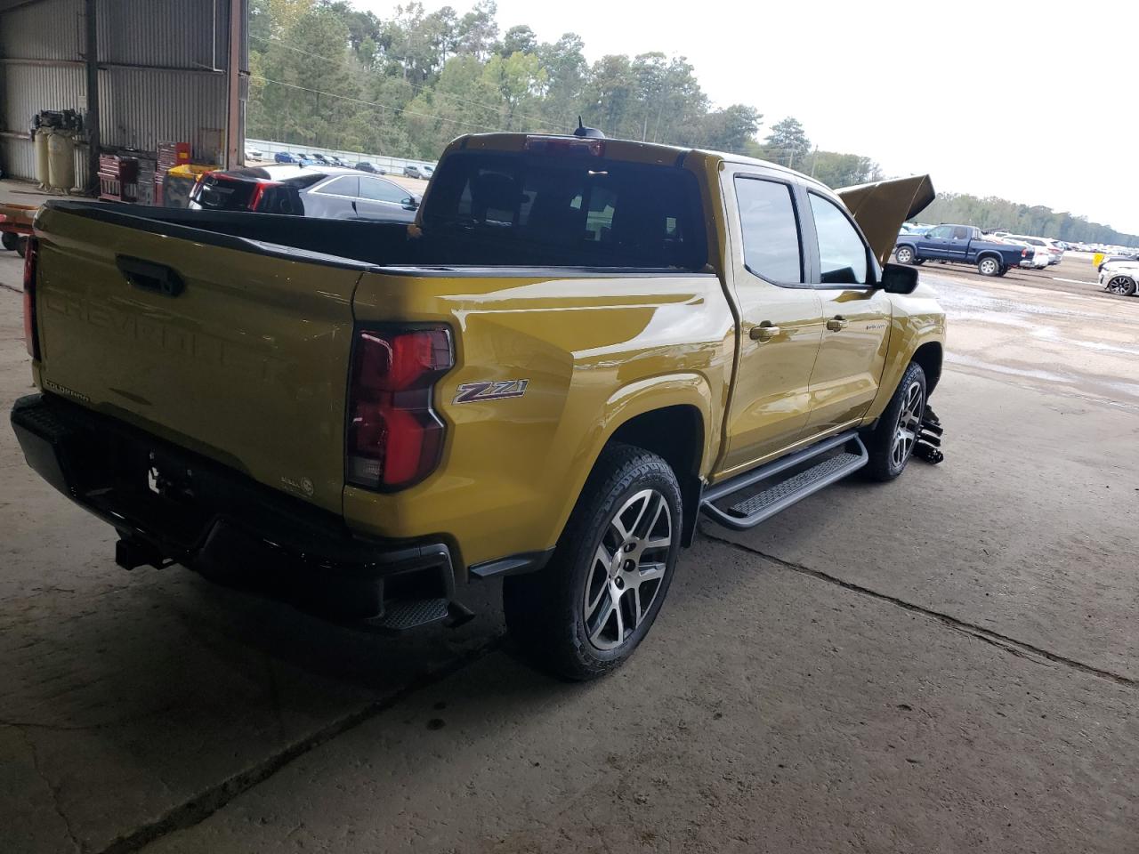 VIN 1GCPTDEK7P1201440 2023 CHEVROLET COLORADO no.3