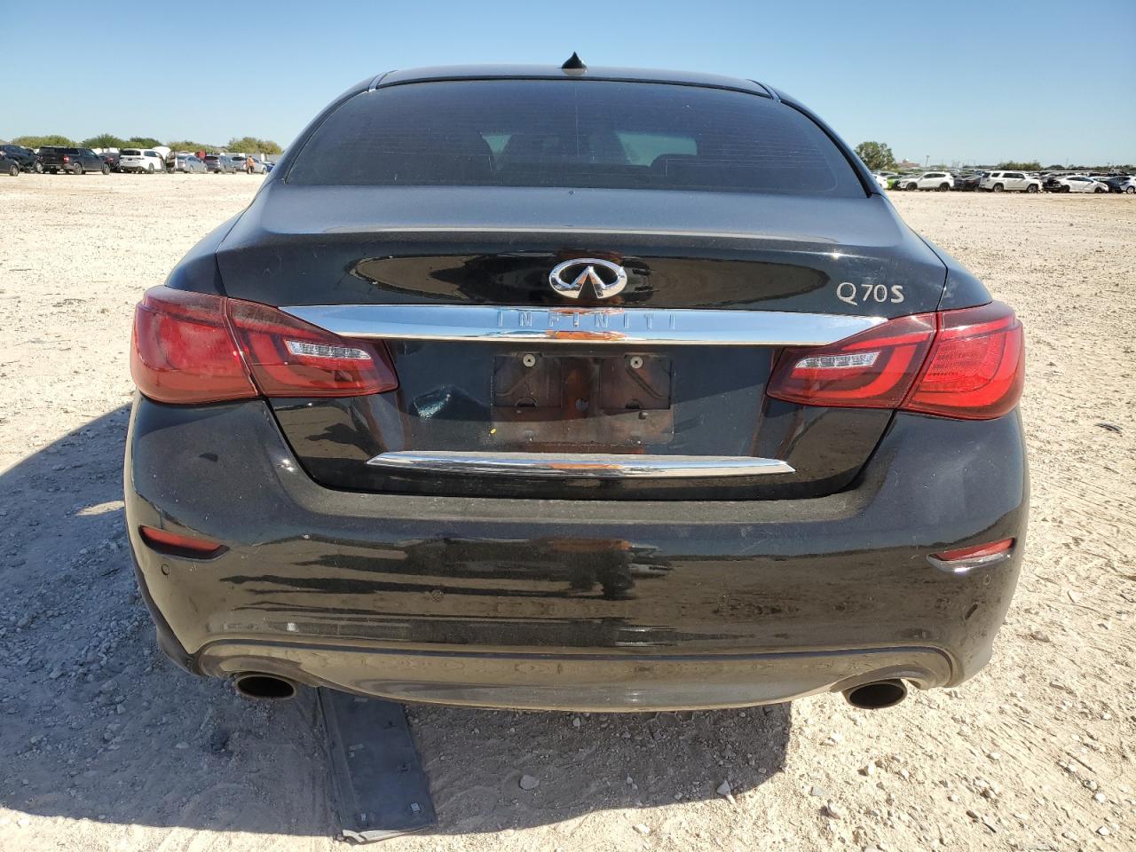 2016 Infiniti Q70 - Image 6