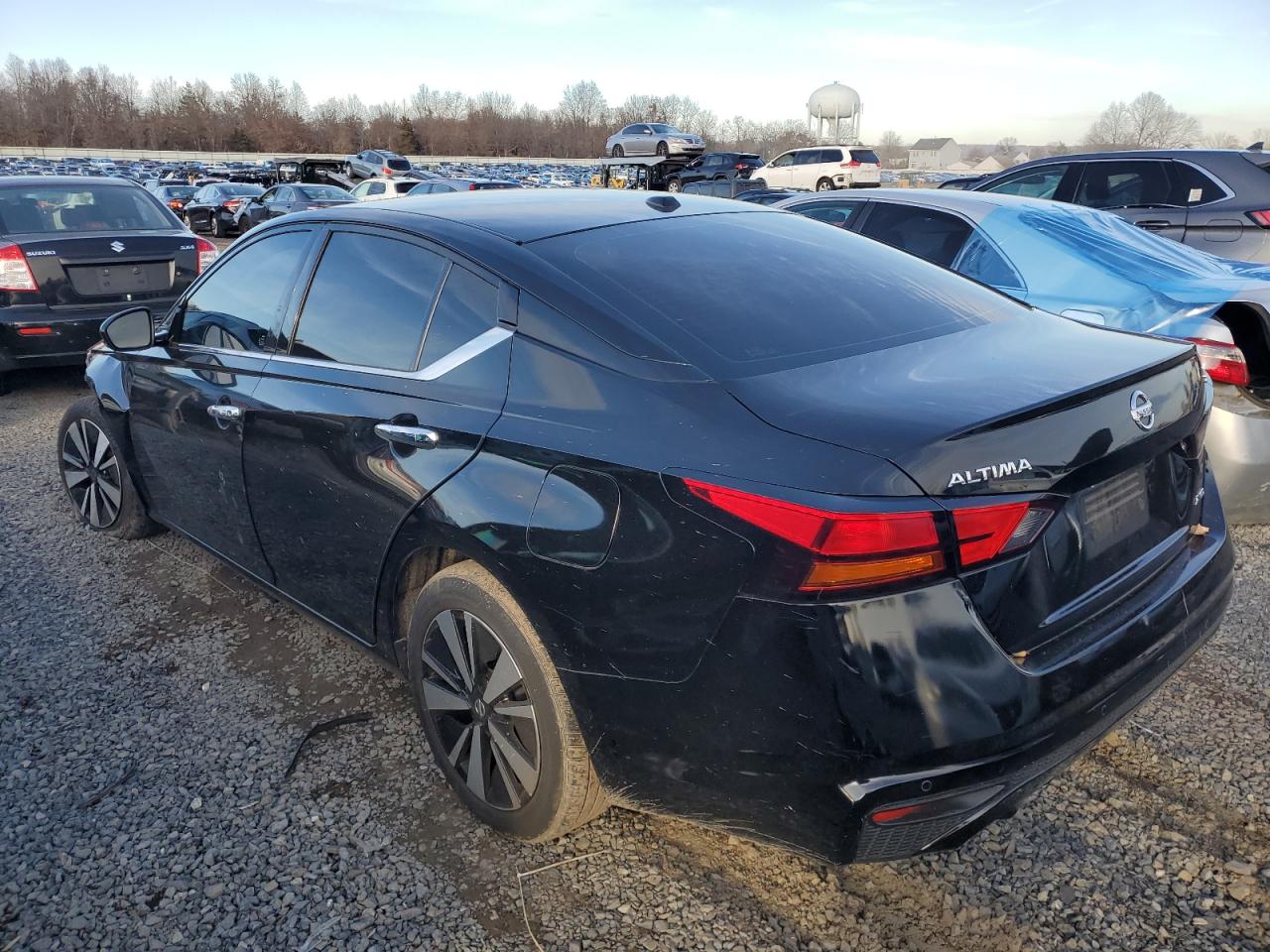 2019 Nissan Altima - Image 2