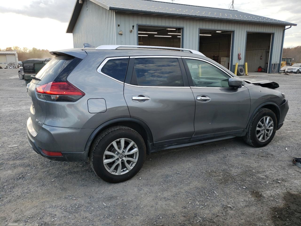 2017 Nissan Rogue - Image 3