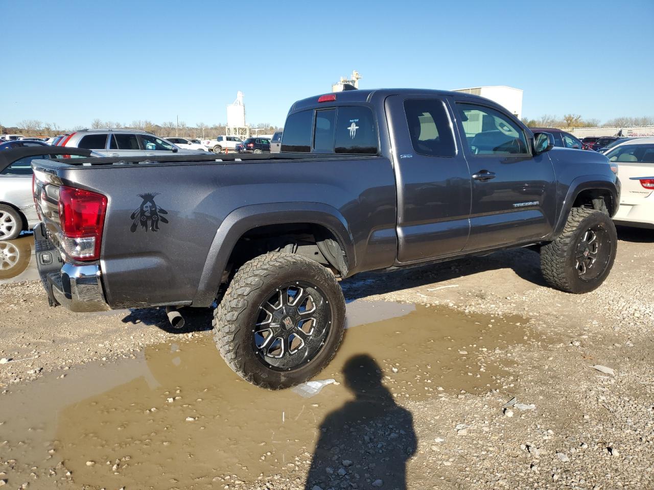 2019 Toyota Tacoma - Image 3