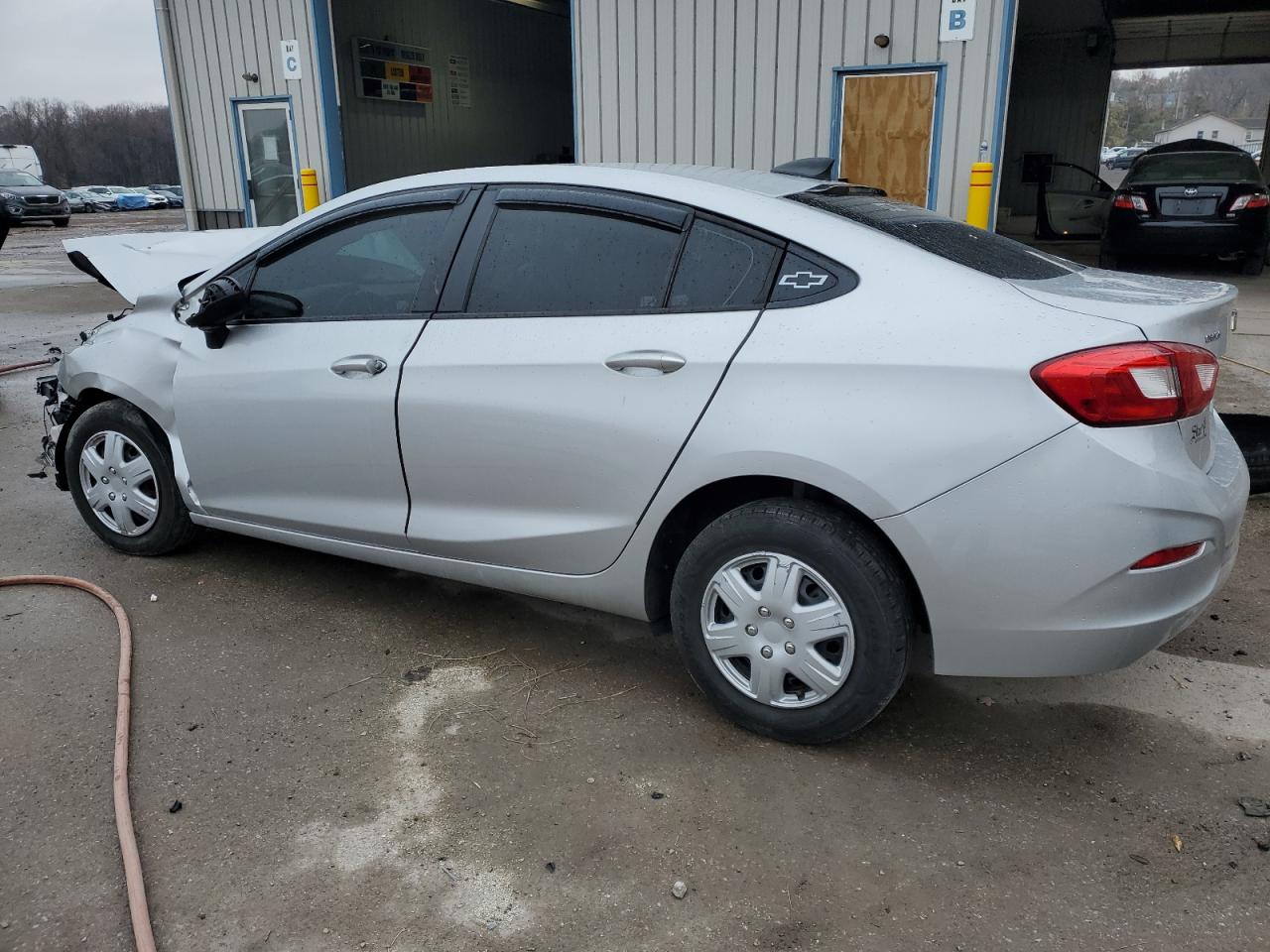 2019 Chevrolet Cruze - Image 2