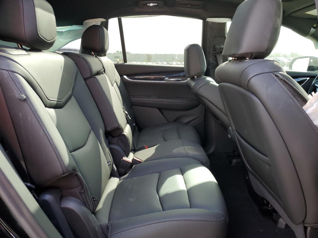 2022 Cadillac XT6 - Image 12