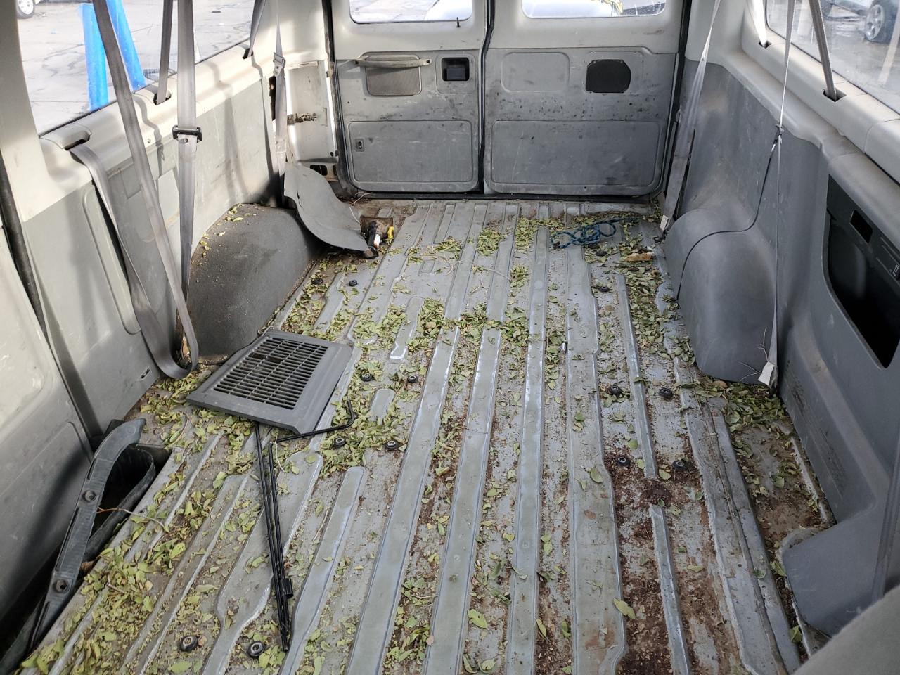 2006 Ford Econoline - Image 10
