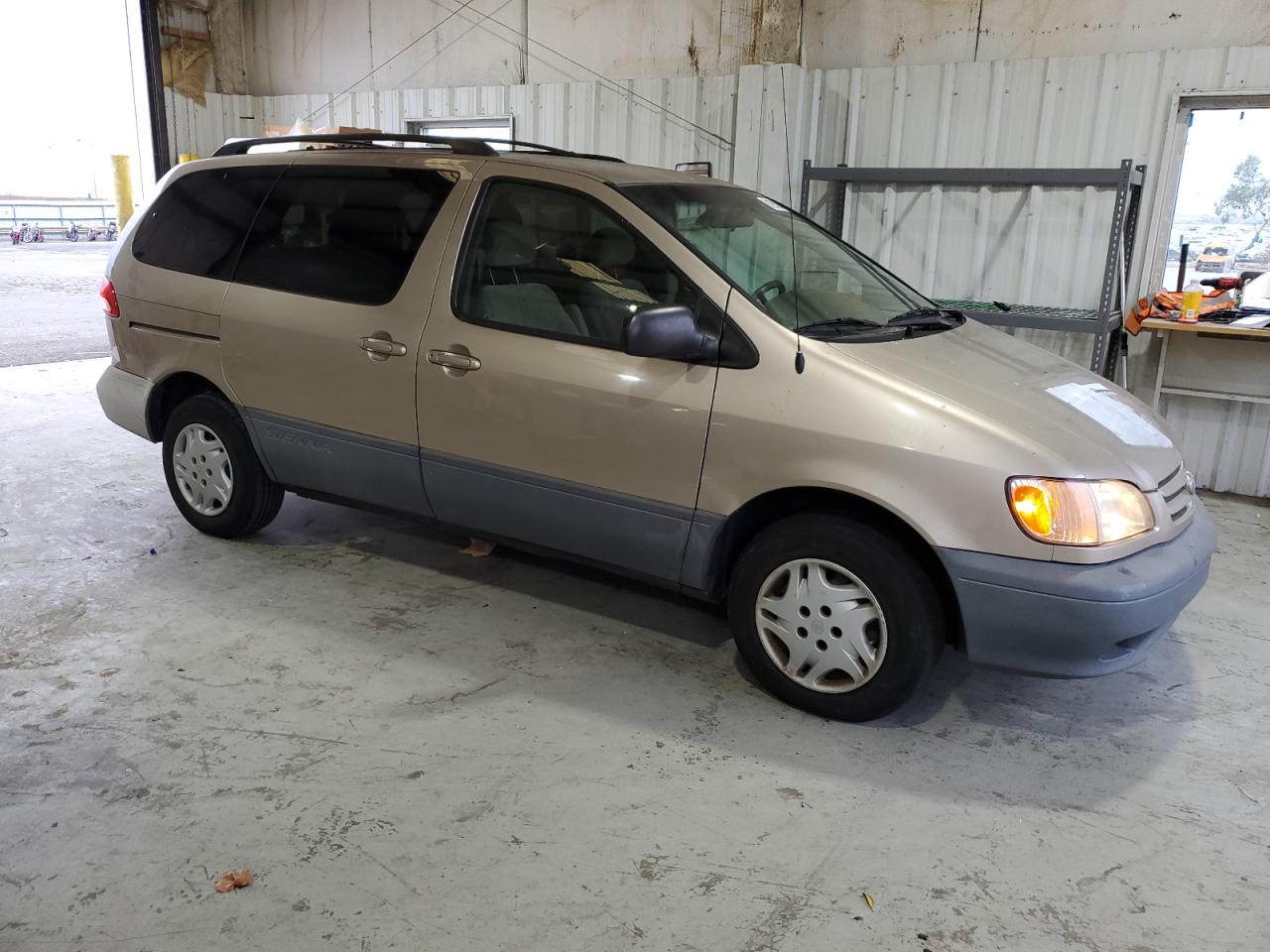 2003 Toyota Sienna - Image 4