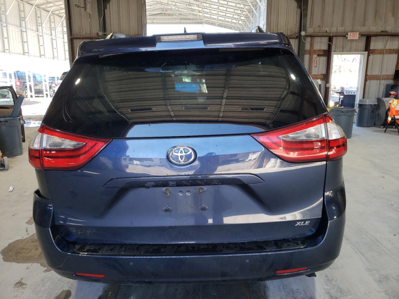 2020 Toyota Sienna - Image 6
