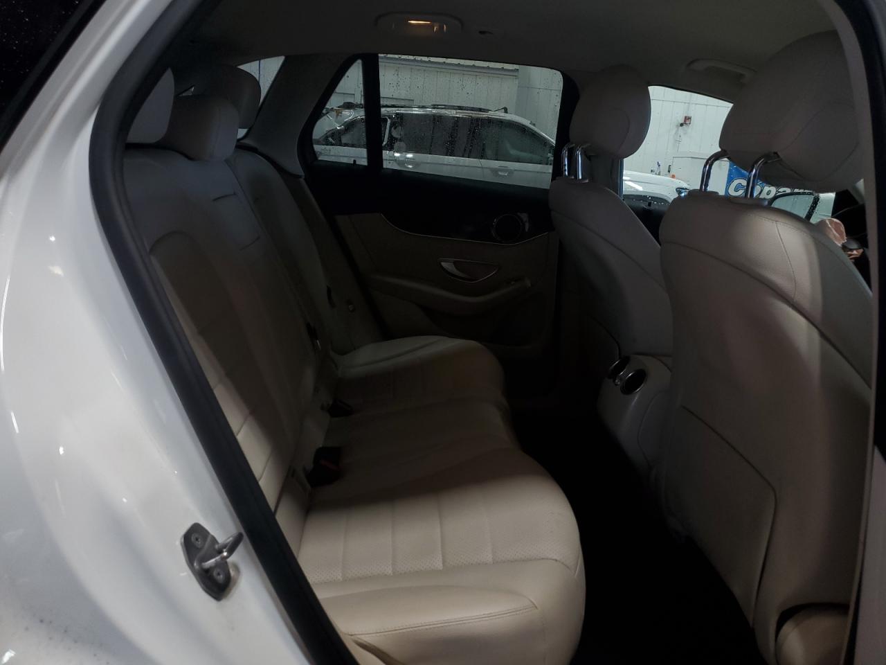 2017 Mercedes-Benz GLC - Image 11