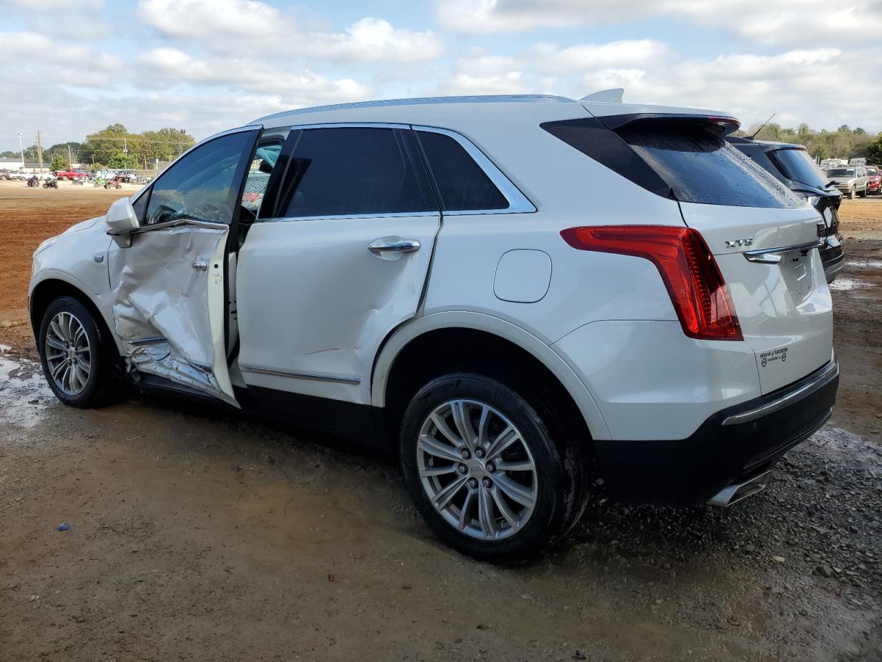 VIN 1GYKNARS0HZ106342 2017 CADILLAC XT5 no.2