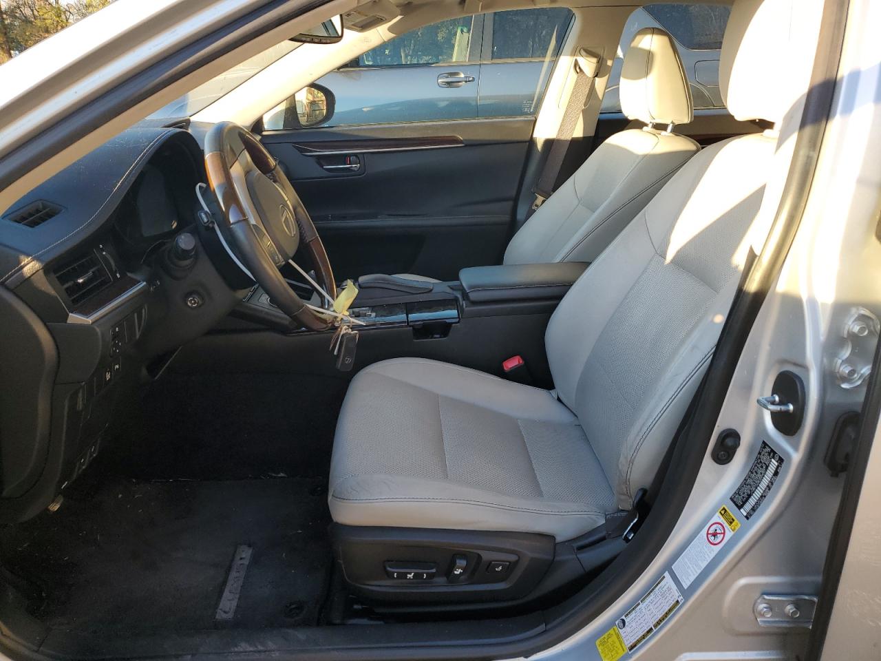 2013 Lexus ES - Image 7