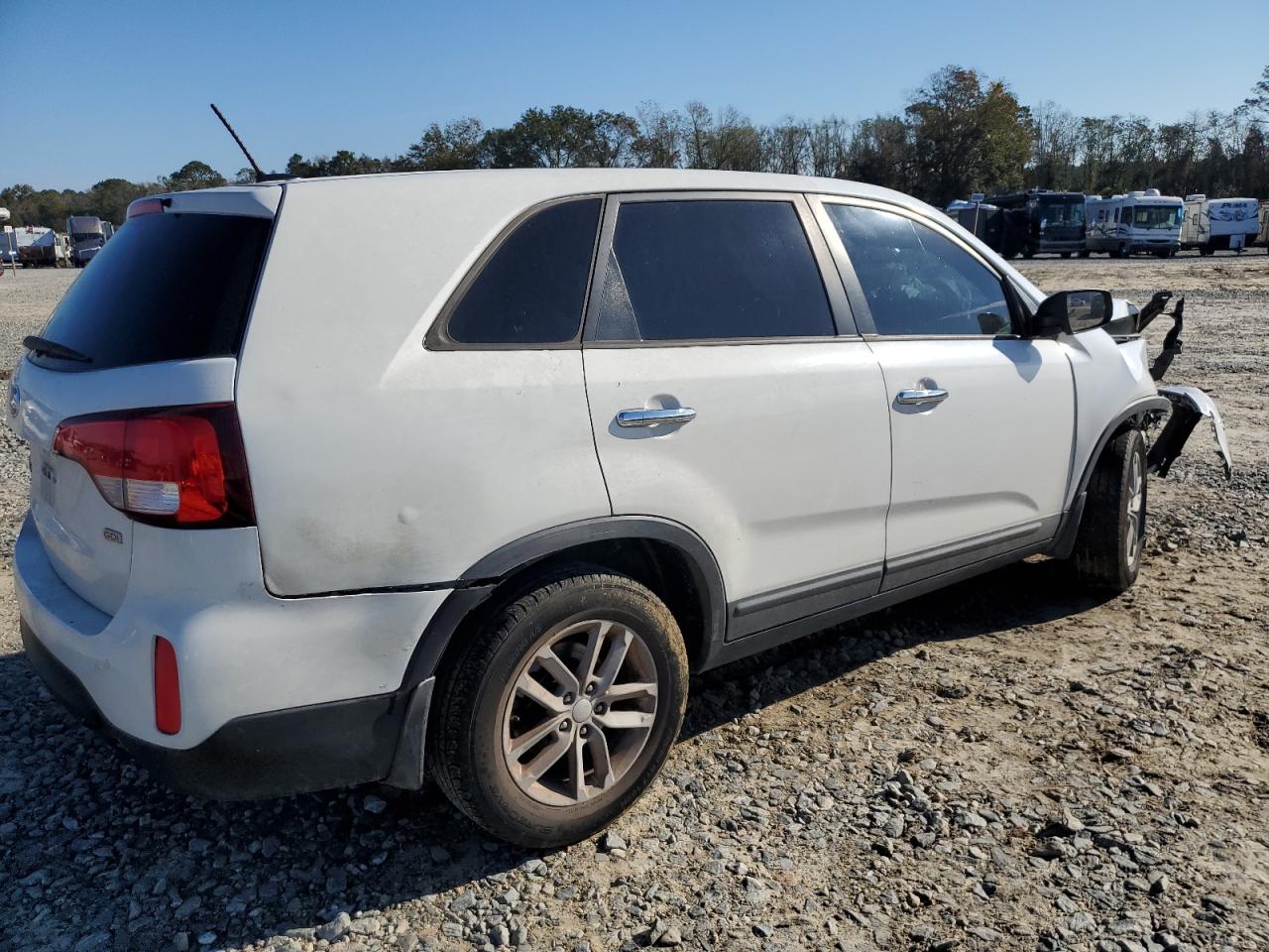 VIN 5XYKT3A65FG561298 2015 KIA SORENTO no.3