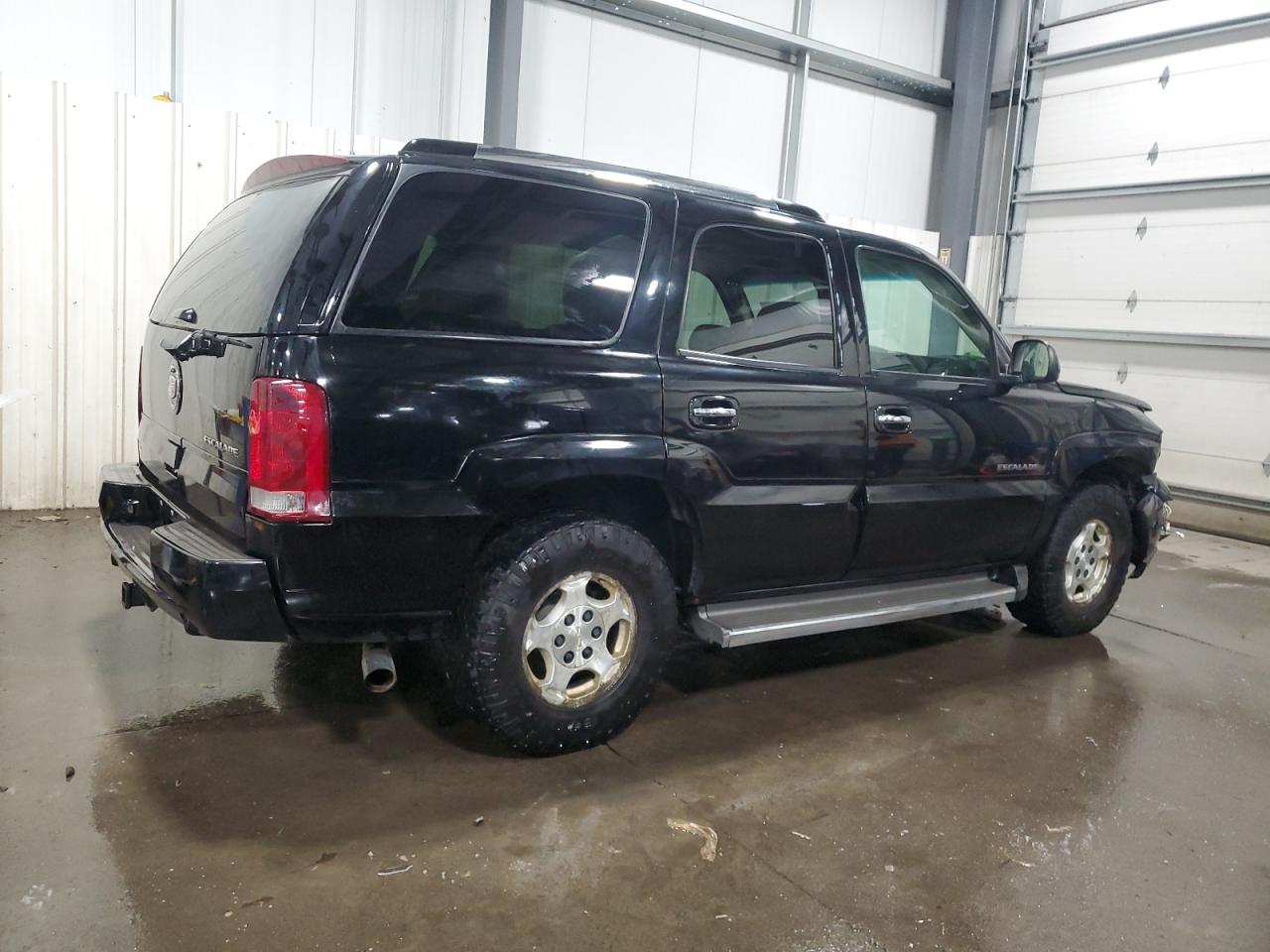 2005 Cadillac Escalade - Image 3