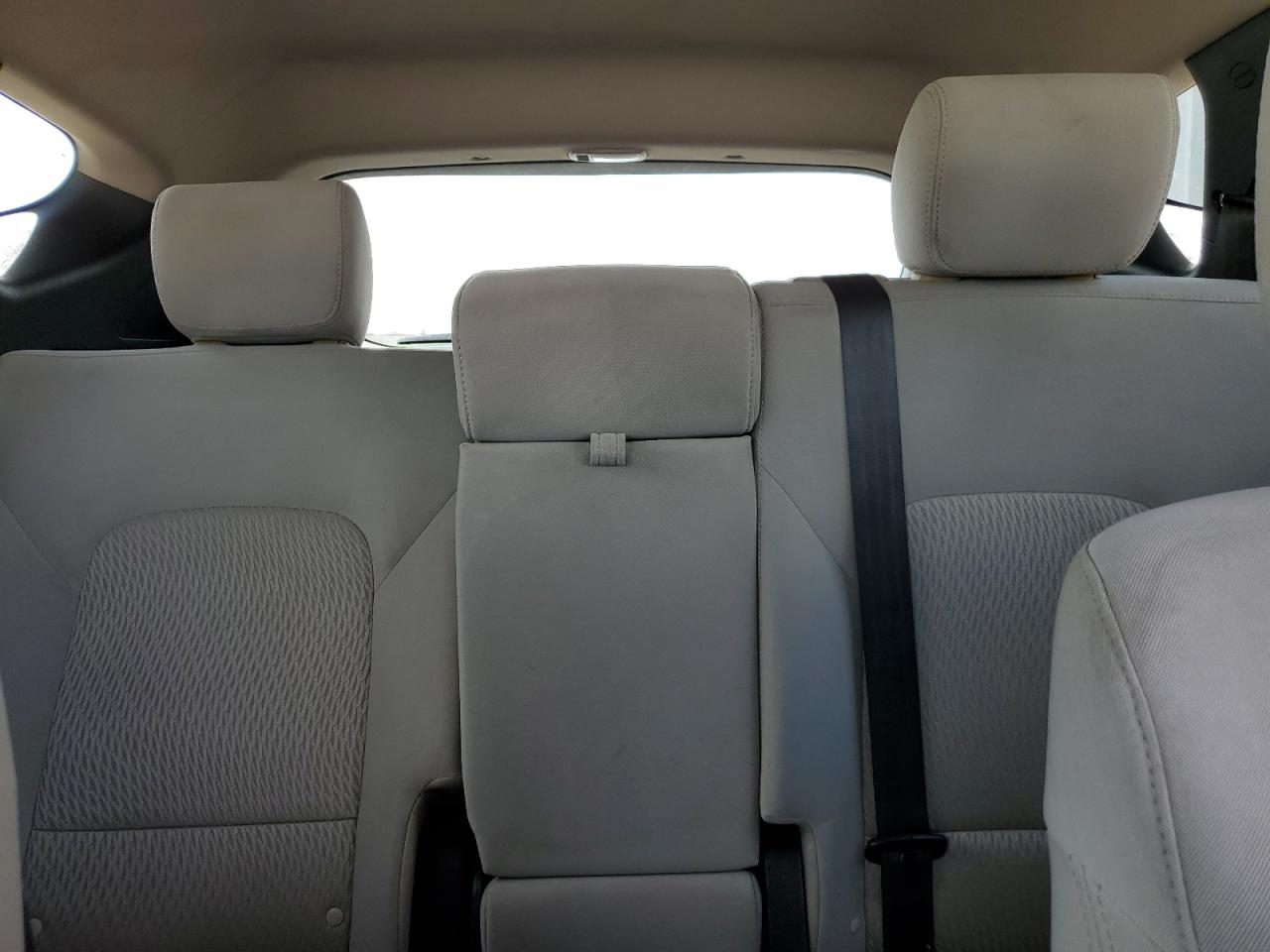 2015 Hyundai Santa Fe - Image 10