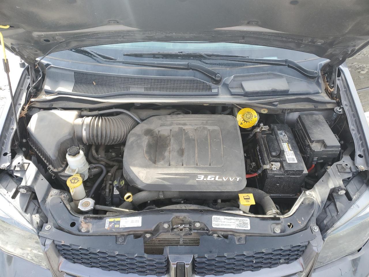 2017 Dodge Caravan - Image 12