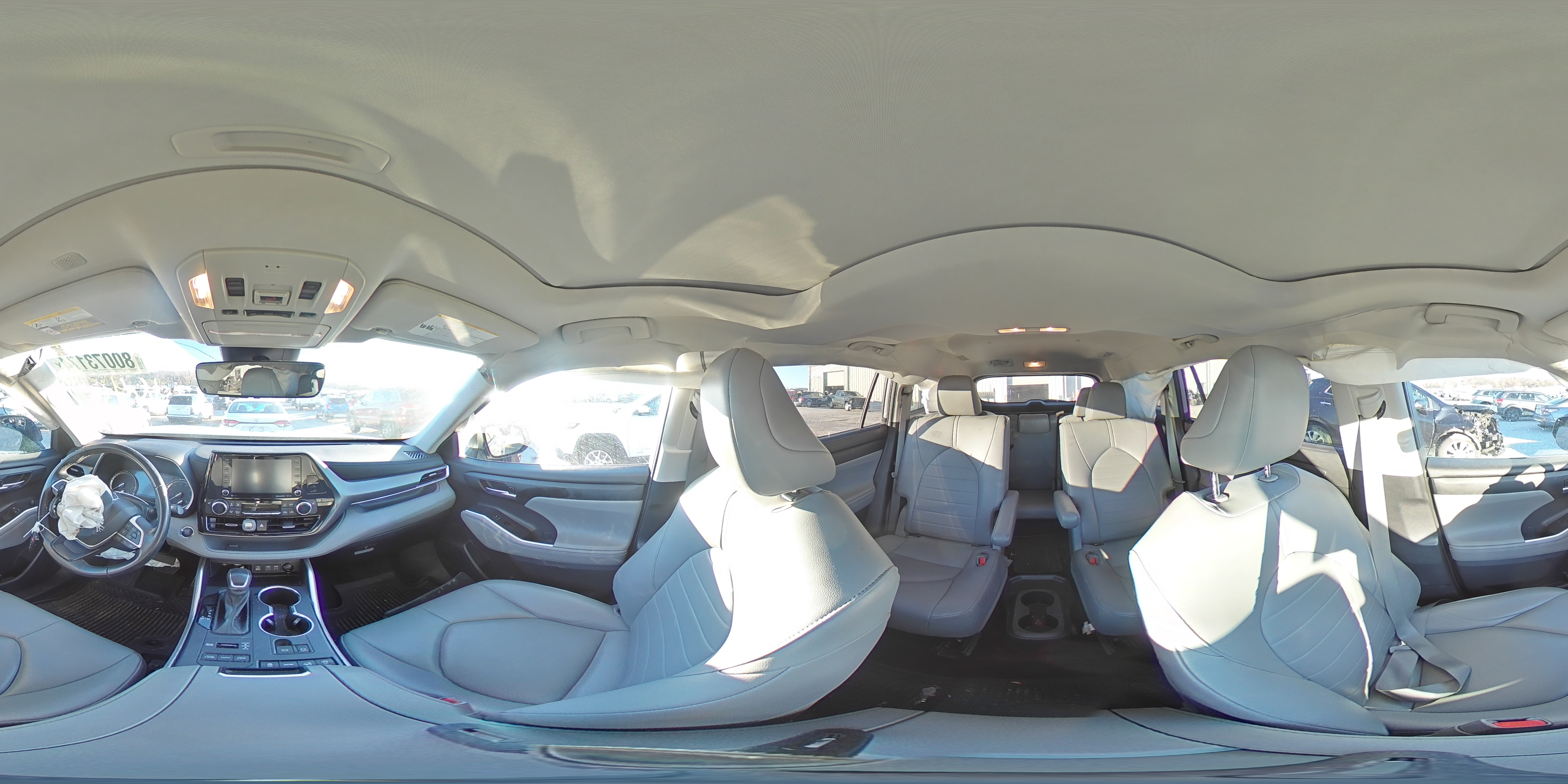 2022 Toyota Highlander - Image 14