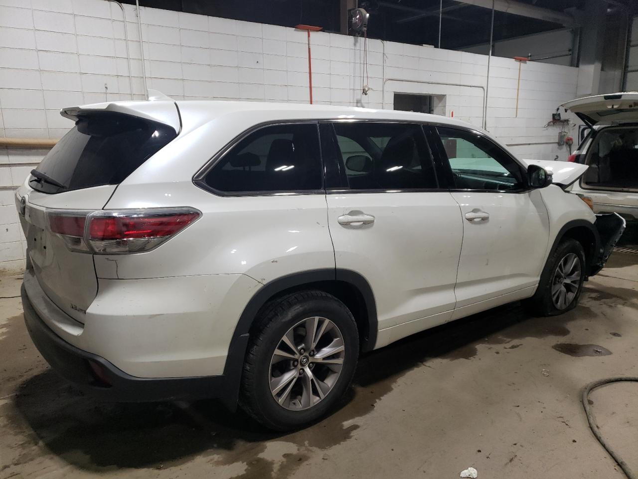 2016 Toyota Highlander - Image 3