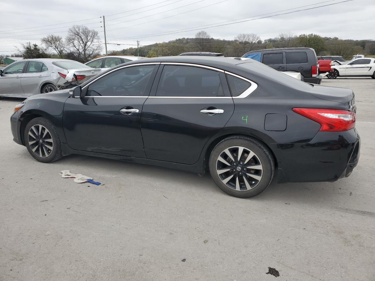 2017 Nissan Altima - Image 2