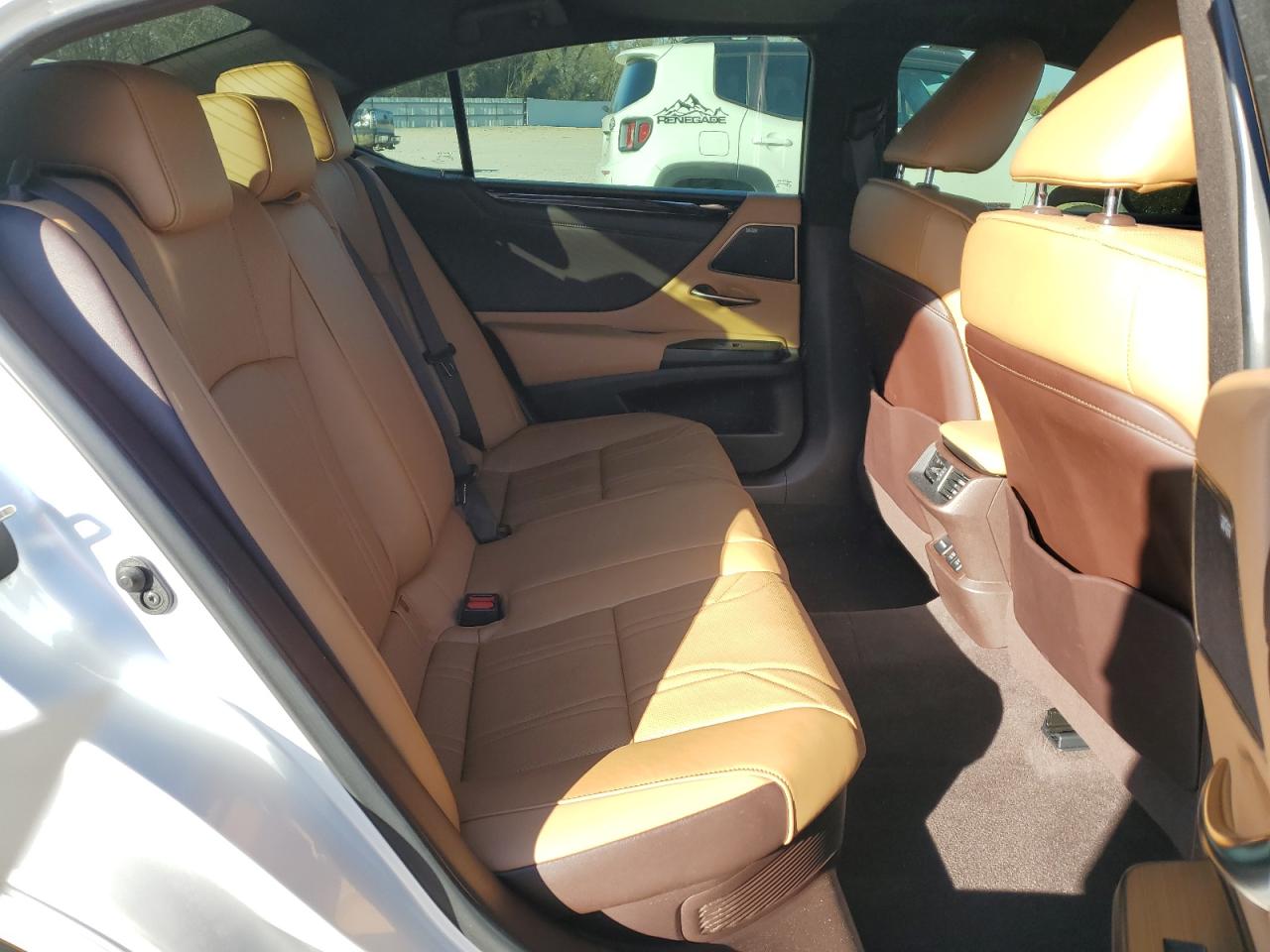 2021 Lexus ES - Image 11