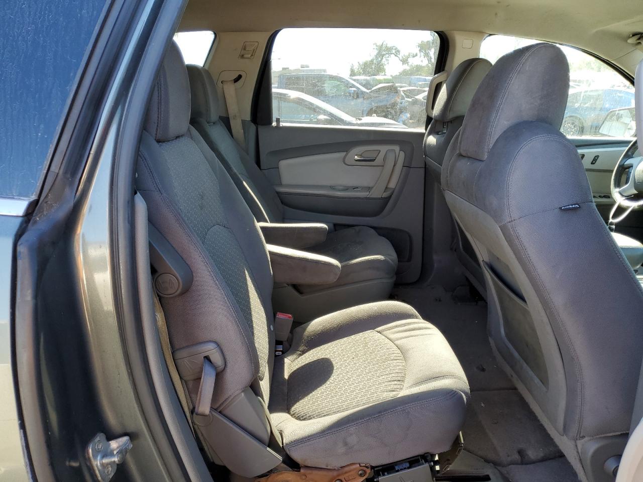 2011 Chevrolet Traverse - Image 10