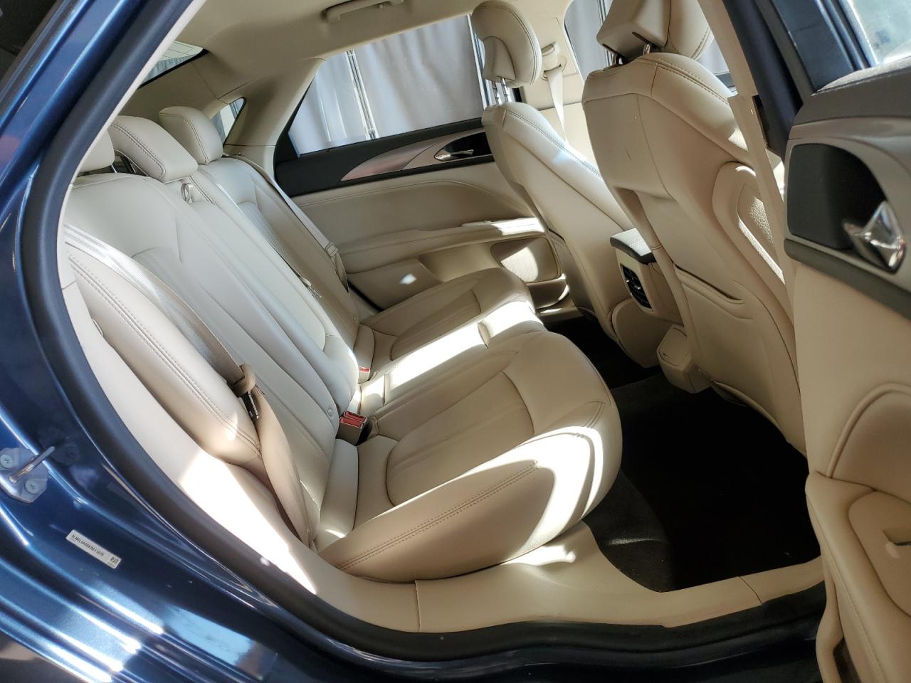 2019 Lincoln MKZ - Image 10
