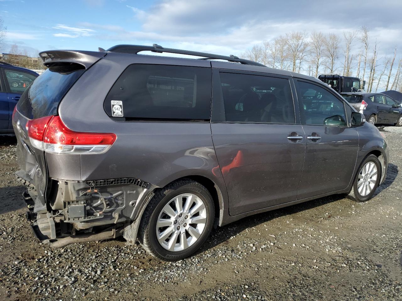 2014 Toyota Sienna - Image 3