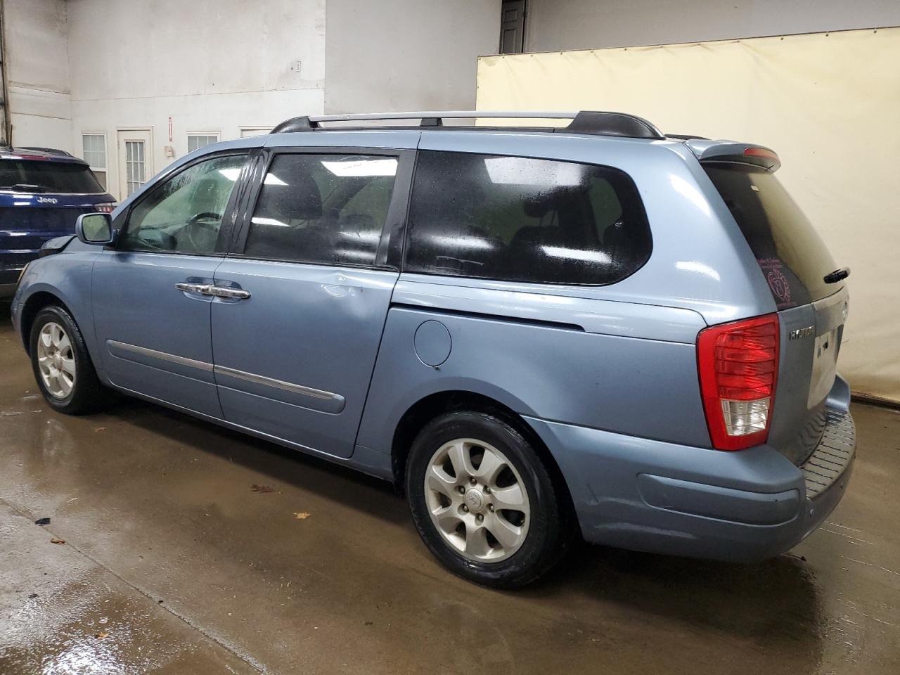 2008 Hyundai Entourage - Image 2