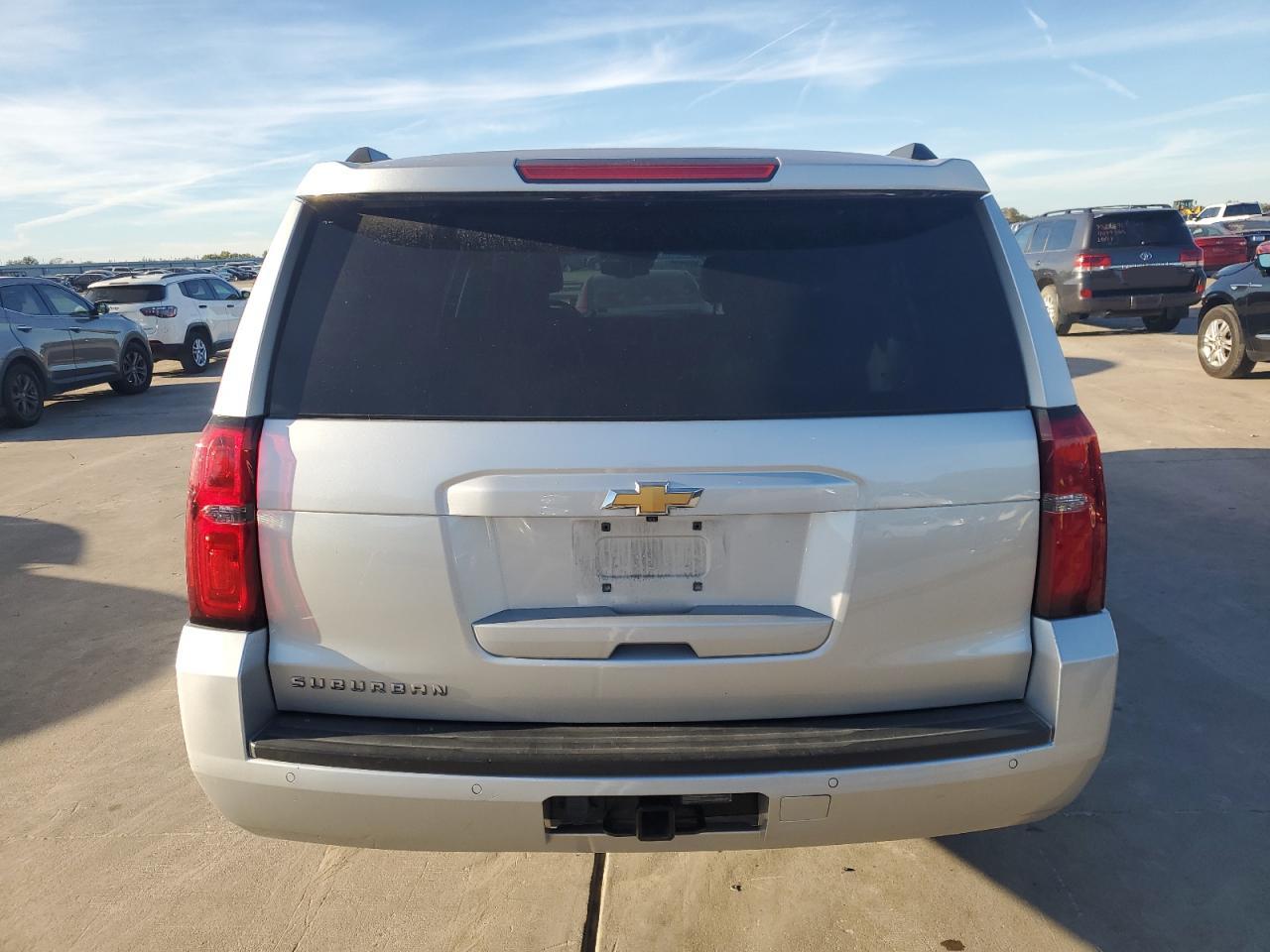 2019 Chevrolet Suburban - Image 6