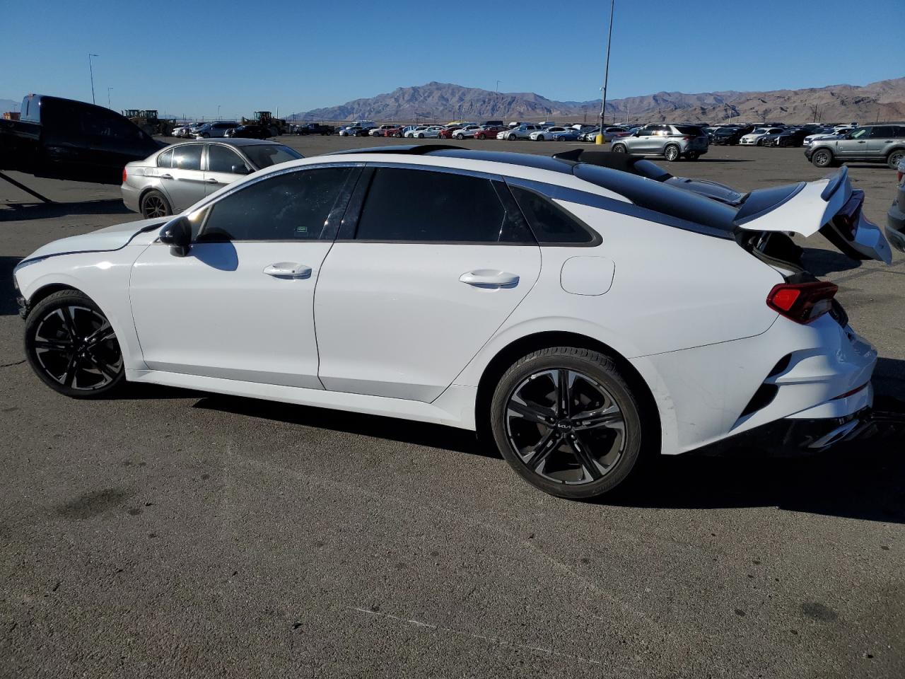 2022 Kia K5 - Image 2