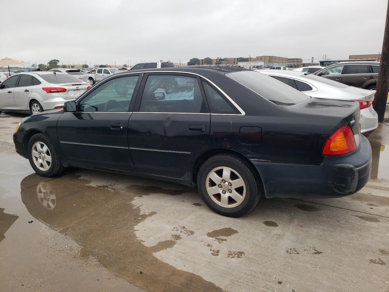 2002 Toyota Avalon - Image 2