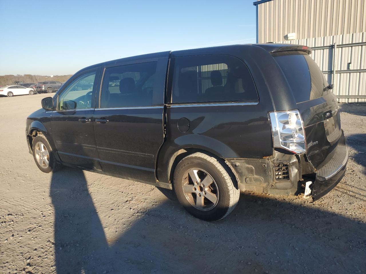 2012 Dodge Caravan - Image 2